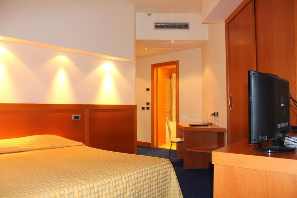 Planet Hotel